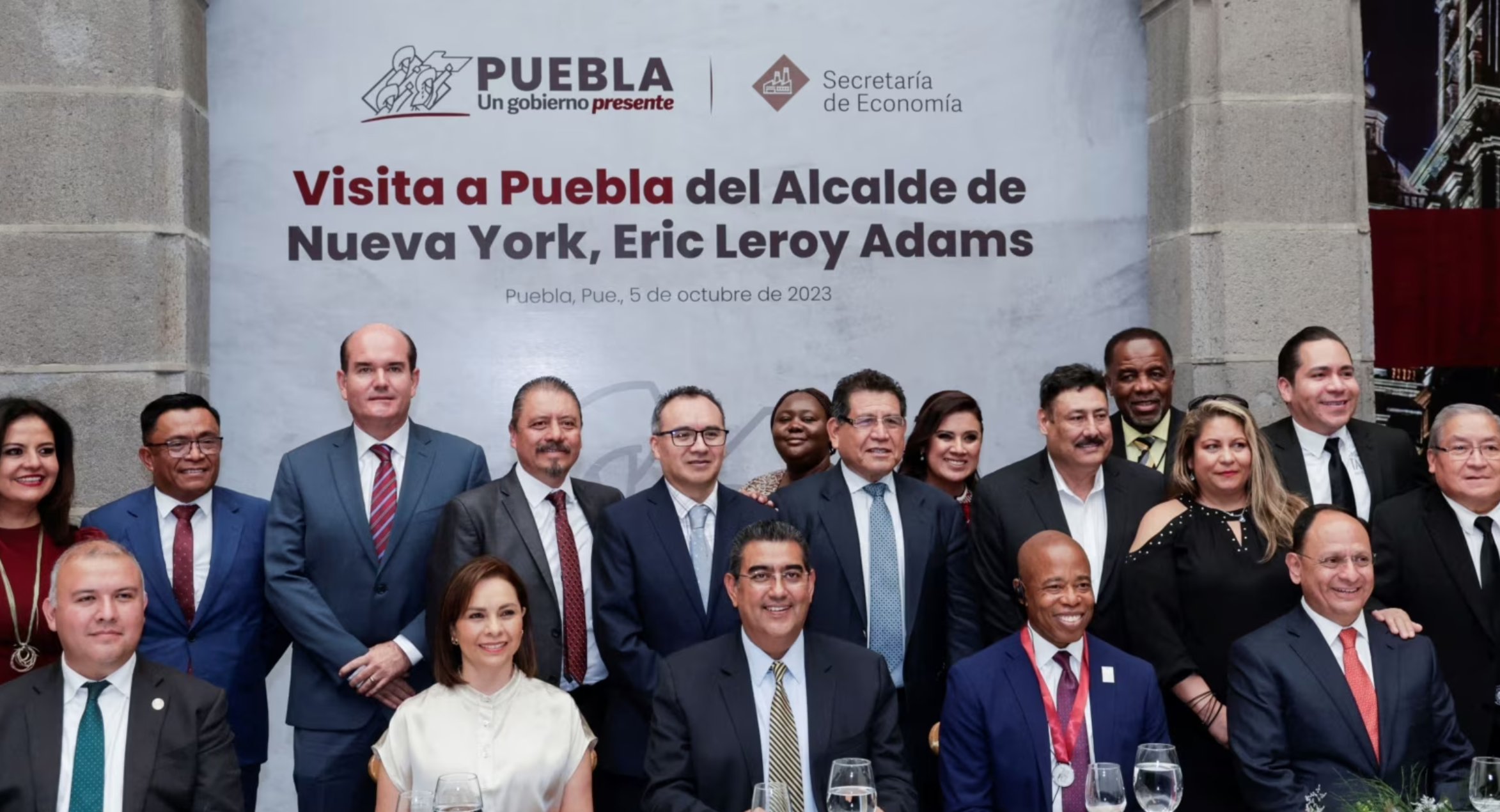 Alcalde de Nueva York, Eric Adams, busca equilibrio en su visita a Puebla frente a la crisis migratoria