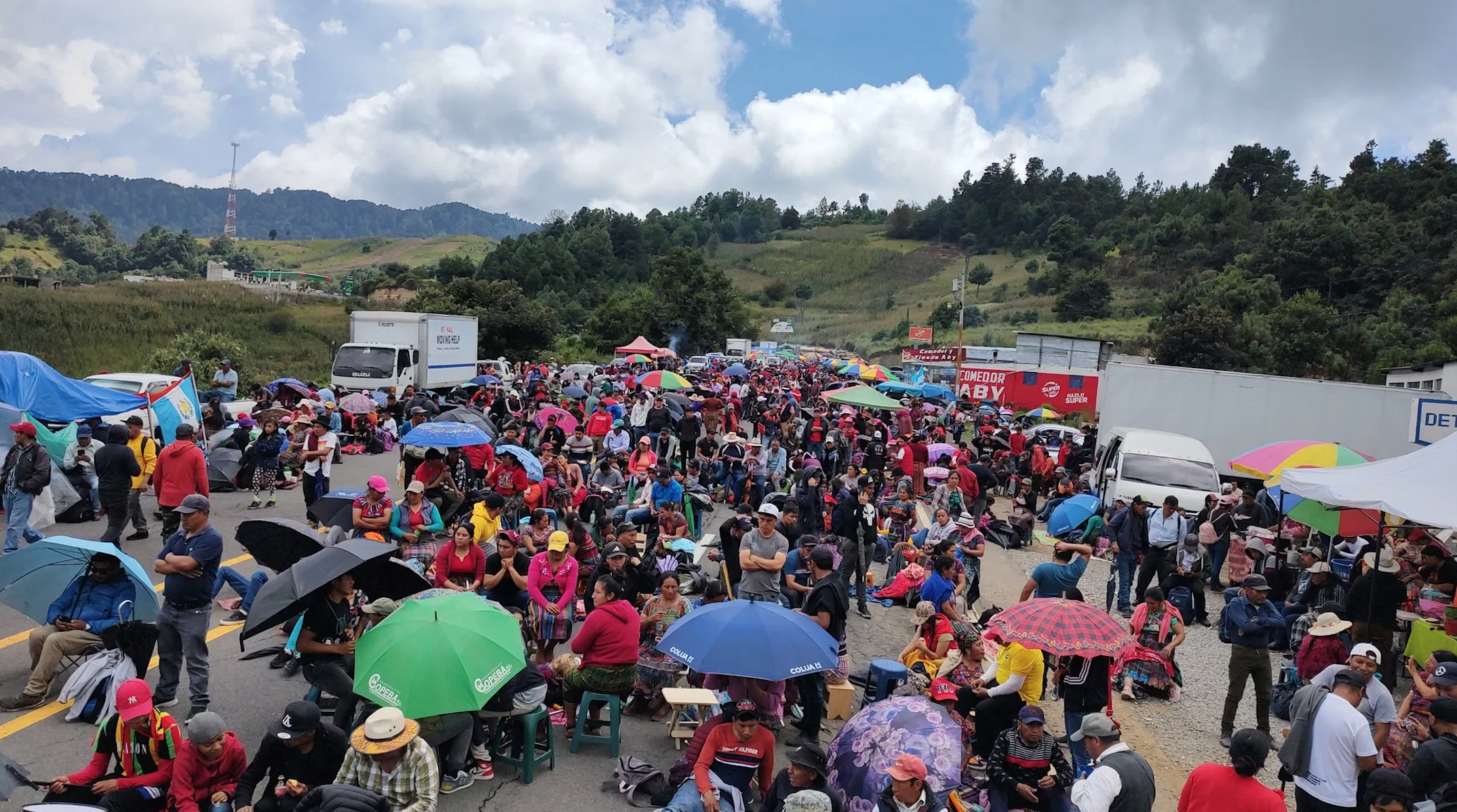 Protestas y bloqueos en Guatemala afectan a viajeros en las fronteras con El Salvador