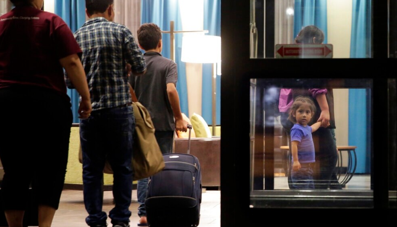 Les familles séparées à la frontière parviennent à un accord sur l'asile