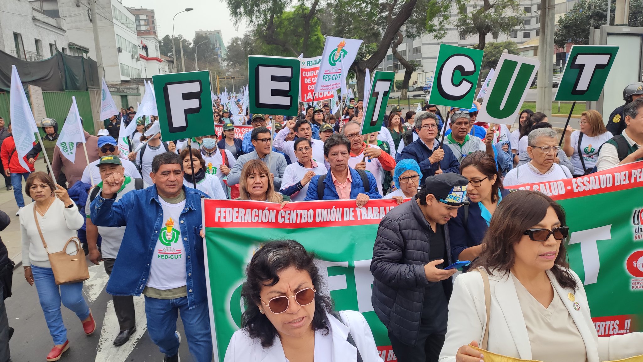 Les travailleurs de la sécurité sociale et de la santé poursuivent leur grève au Pérou
