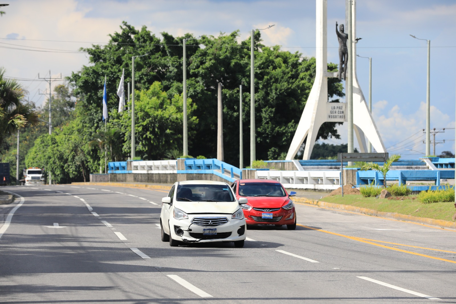 El Salvador avanza hacia la modernidad vial con la primera autopista inteligente