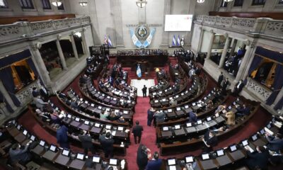 Congreso de Guatemala suspende sesiones en medio de protestas y apoya a la Fiscalía