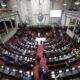 Congreso de Guatemala suspende sesiones en medio de protestas y apoya a la Fiscalía