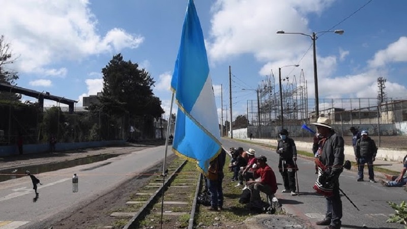 Guatemala en crisis: Protestas masivas exigen renuncia de funcionarios judiciales por corrupción