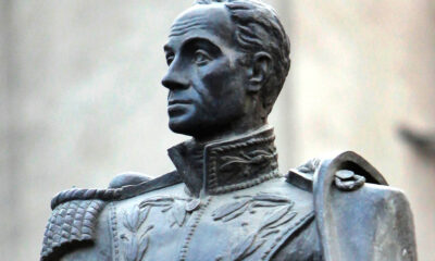 How did Simón Bolívar become El Libertador?