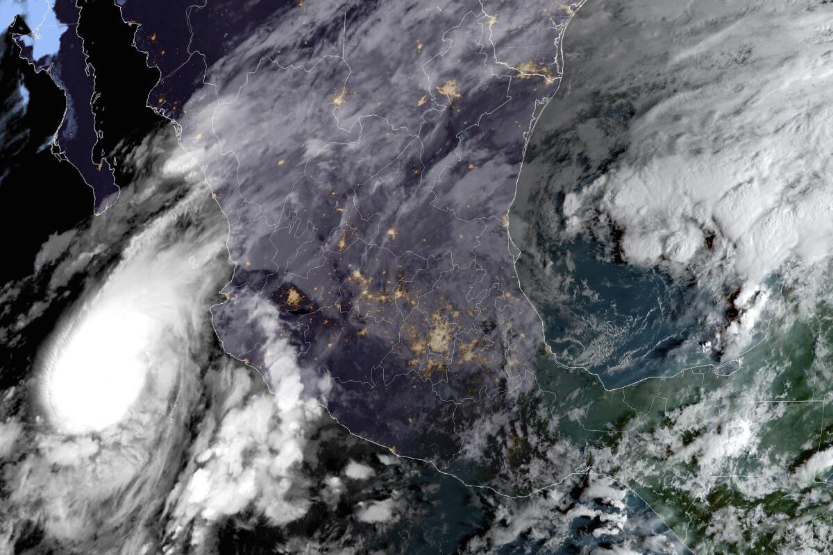 Tormenta Lidia se fortalece y se dirige hacia la costa del pacífico mexicano