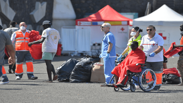 Nearly 1,500 migrants arrive in Canary Islands