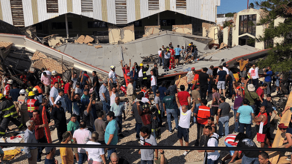 Au moins sept morts après l'effondrement du toit d'une église au Mexique