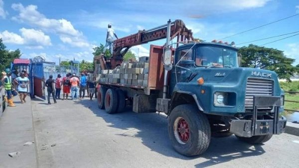 Haitian police avoid border closure with Dominican Republic