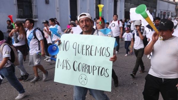 Blockades grow in protests against Guatemala's attorney general