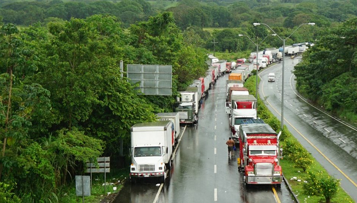 Crisis diplomática y humanitaria: Salvadoreños varados en Panamá por protestas contra contrato minero