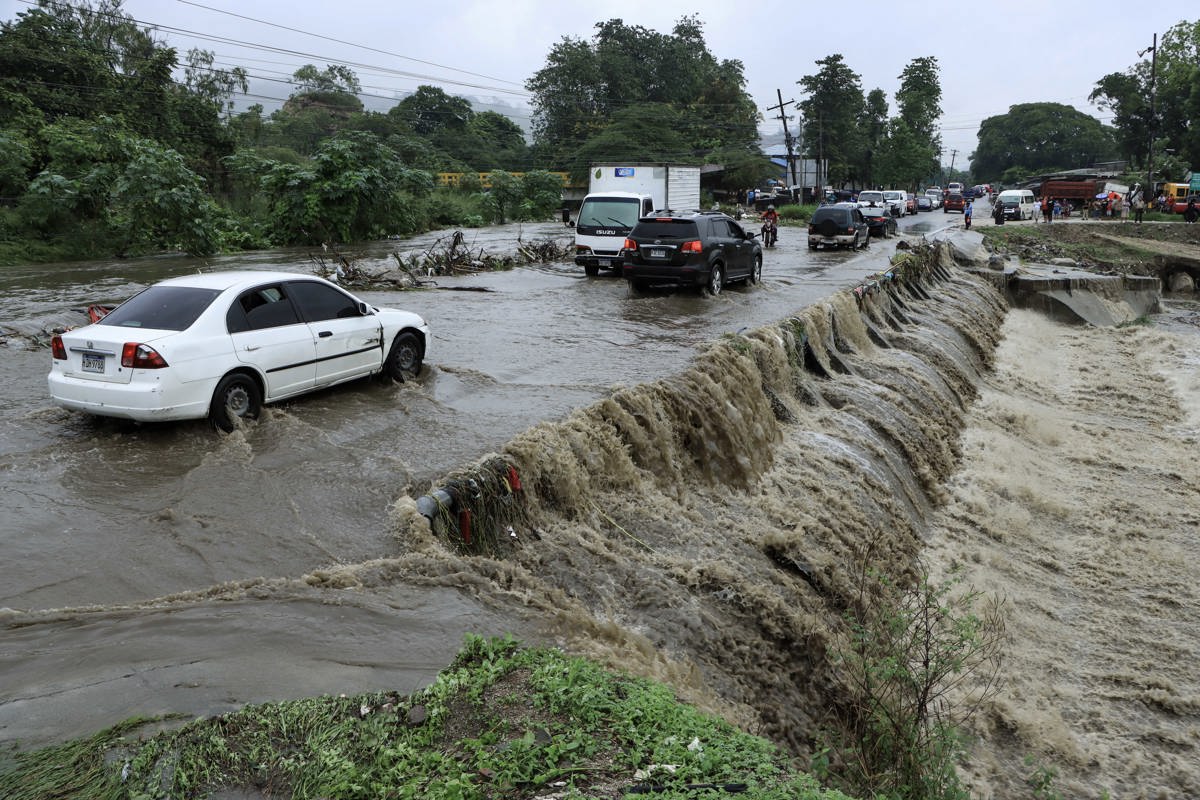 Honduras: Xiomara Castro supervisa zonas afectadas por las lluvias que dejaron al menos 5 fallecidos
