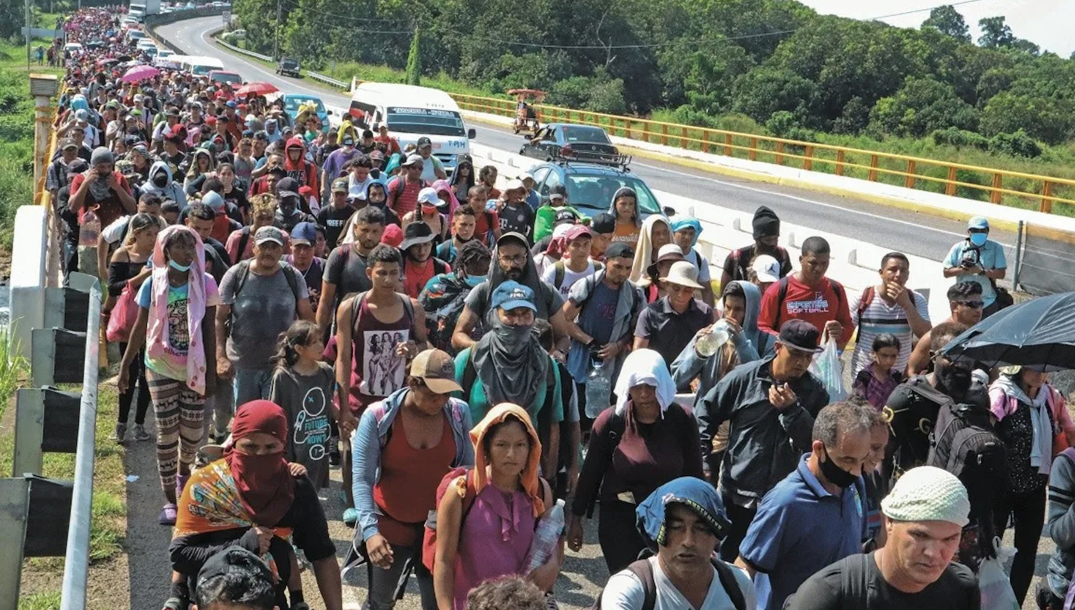 Une caravane de plus de 500 migrants demande des permis humanitaires au Mexique