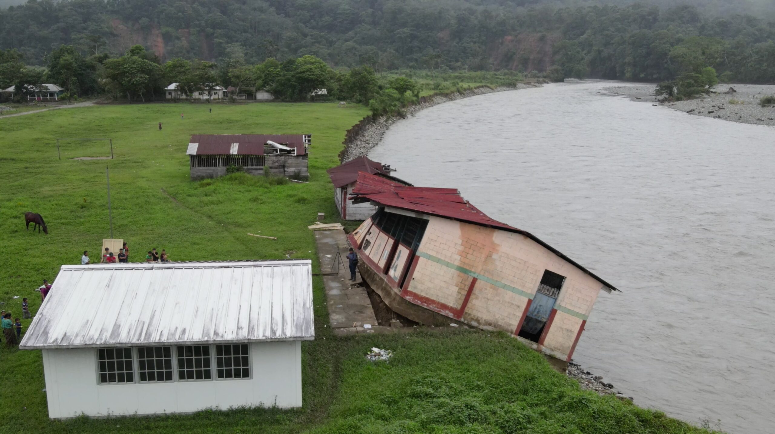 89 escuelas dañadas en Guatemala por tormenta tropical Pilar