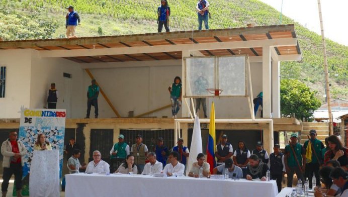 Les dissidents des FARC-EP suspendent le dialogue avec le gouvernement