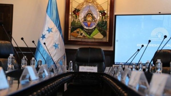 Honduran opposition deputies are accused of usurpation