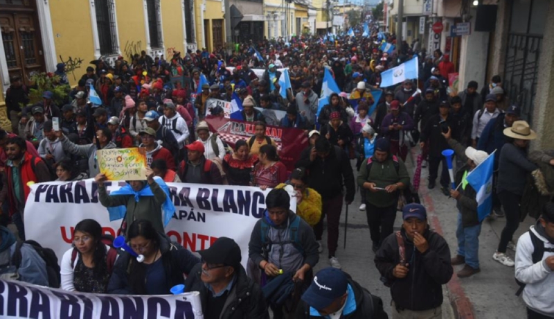 Guatemalans demand resignation of attorney general