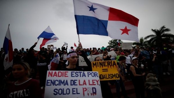 Panamanian president consults attorney general to repeal mining contract