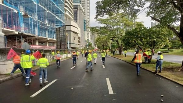 Dénonciation de la répression policière à l'encontre des Panaméens qui refusent un contrat minier