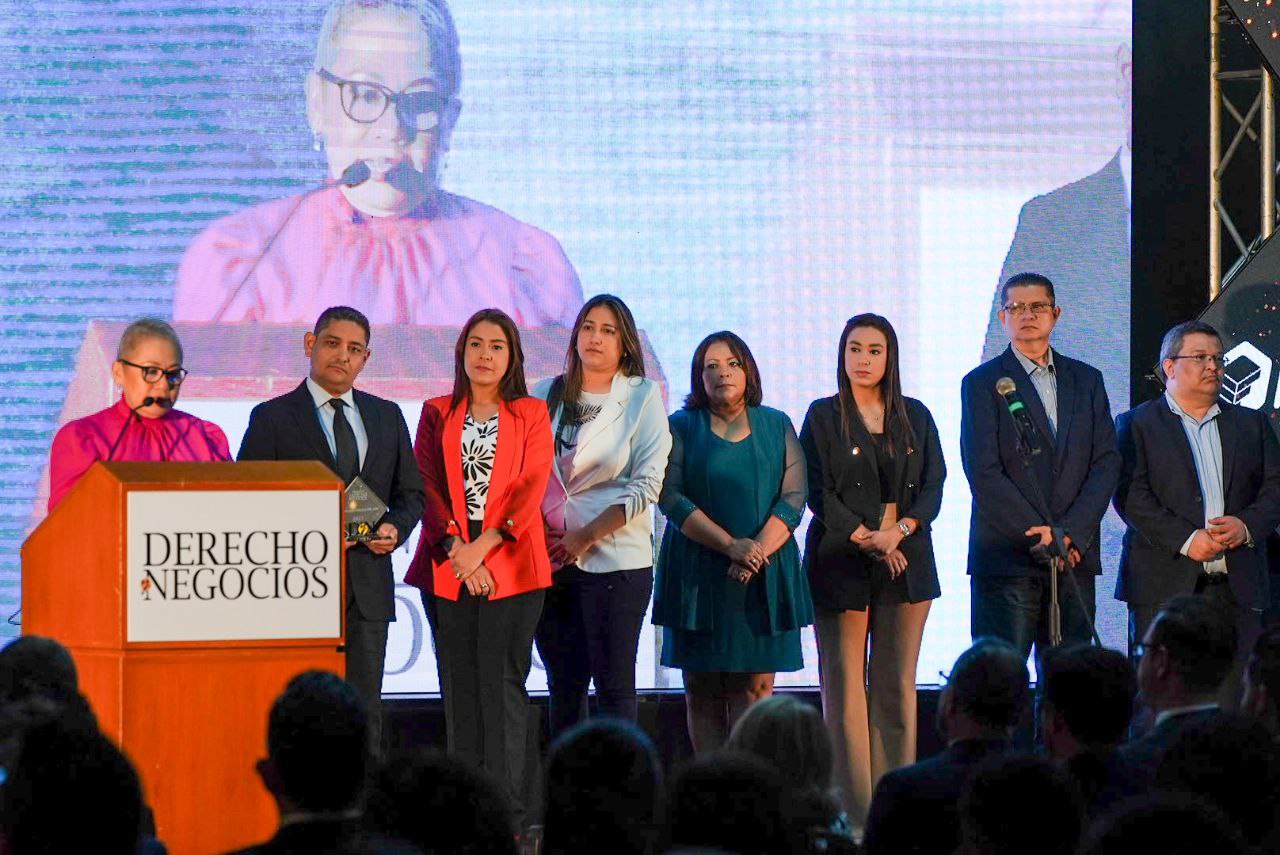 LNB es galardonada como "Institución Pública del Año" en los Premios Derecho y Negocios 2023