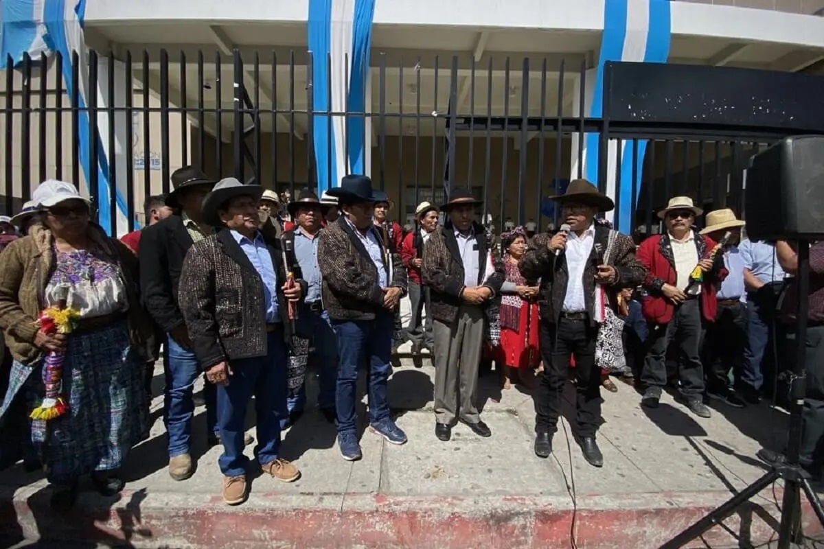 New march called in Guatemala to measure forces against coup officials